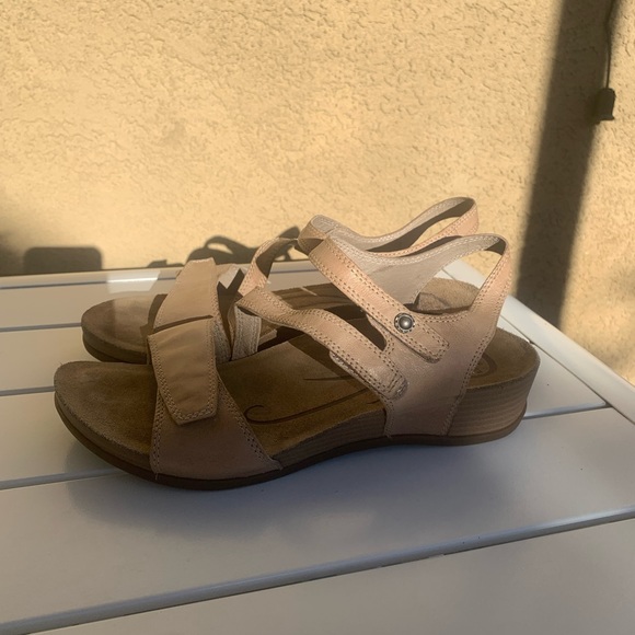 Abeo Biosystem tan leather sandals size 9N - Picture 4 of 15